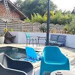 Villa Independante Avec Piscine *