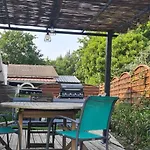 Villa Independante Avec Piscine *