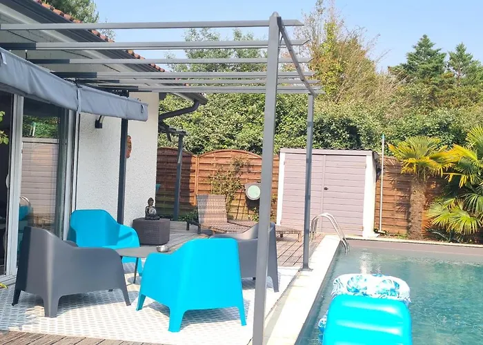 Indépendante Avec Piscine Ares