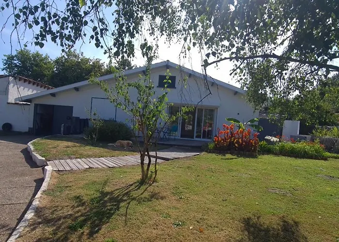 Villa Indépendante Avec Piscine *