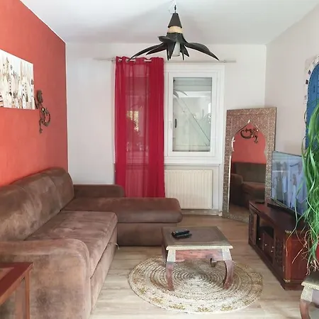 Villa Independante Avec Piscine *